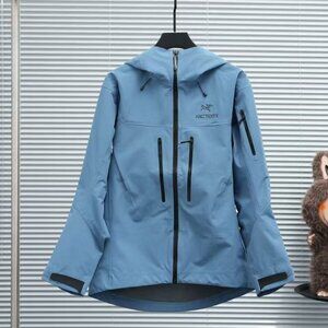 Arc'teryx eta LT Series GORE-TEX 3L Waterproof and Windproof Hardshell Jacket